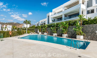 Moderno apartamento de 4 dormitorios, listo para entrar a vivir, en venta en un resort de lujo al este del centro de Marbella 787112 
