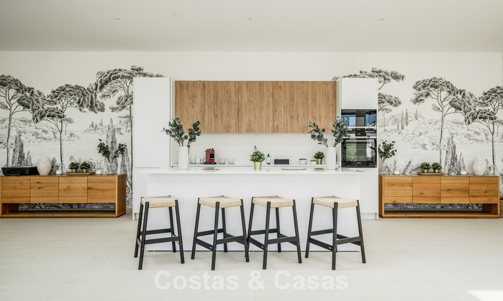 Moderno apartamento de 4 dormitorios, listo para entrar a vivir, en venta en un resort de lujo al este del centro de Marbella 787113