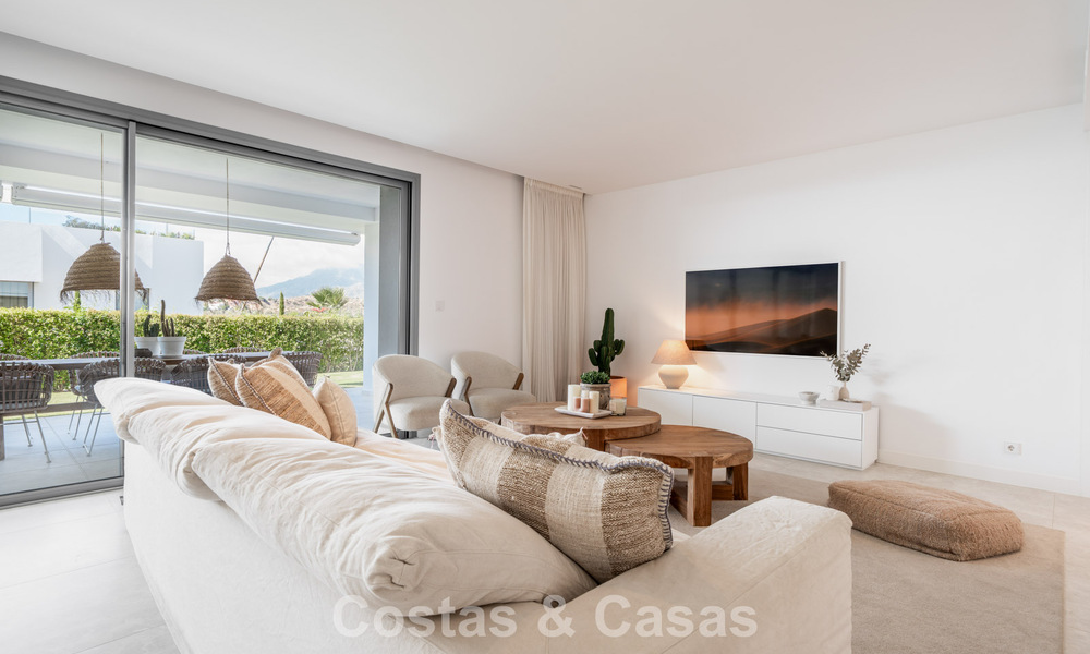 Moderno apartamento de 4 dormitorios, listo para entrar a vivir, en venta en un resort de lujo al este del centro de Marbella 787115