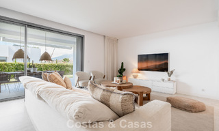 Moderno apartamento de 4 dormitorios, listo para entrar a vivir, en venta en un resort de lujo al este del centro de Marbella 787115 
