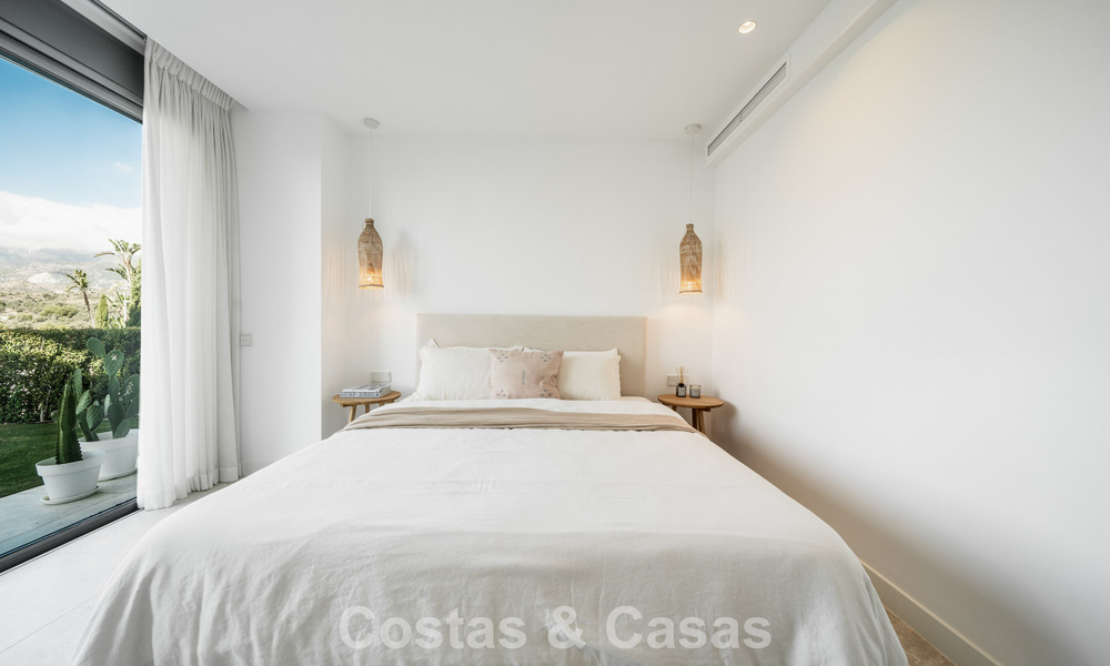 Moderno apartamento de 4 dormitorios, listo para entrar a vivir, en venta en un resort de lujo al este del centro de Marbella 787118