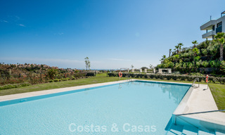 Moderno apartamento de 4 dormitorios, listo para entrar a vivir, en venta en un resort de lujo al este del centro de Marbella 787121 