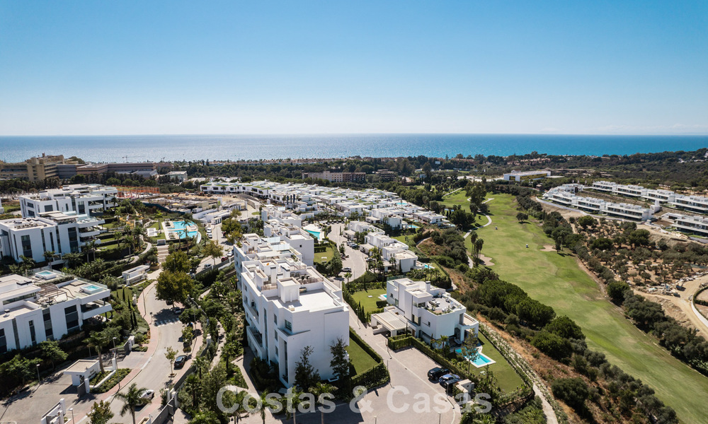Moderno apartamento de 4 dormitorios, listo para entrar a vivir, en venta en un resort de lujo al este del centro de Marbella 797840
