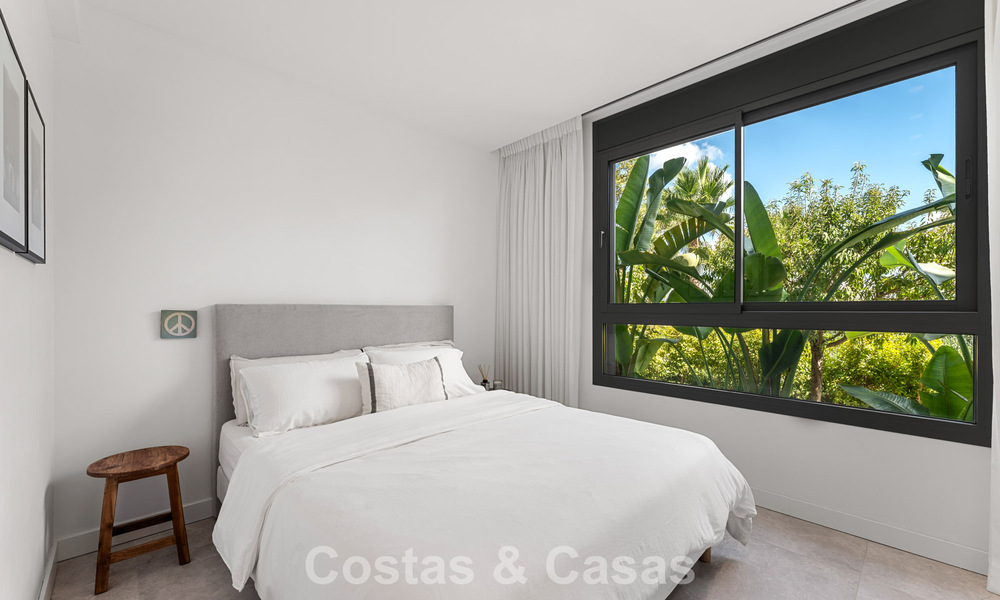 Moderno apartamento de 4 dormitorios, listo para entrar a vivir, en venta en un resort de lujo al este del centro de Marbella 797843