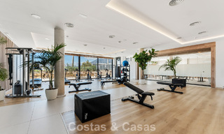 Moderno apartamento de 4 dormitorios, listo para entrar a vivir, en venta en un resort de lujo al este del centro de Marbella 797845 