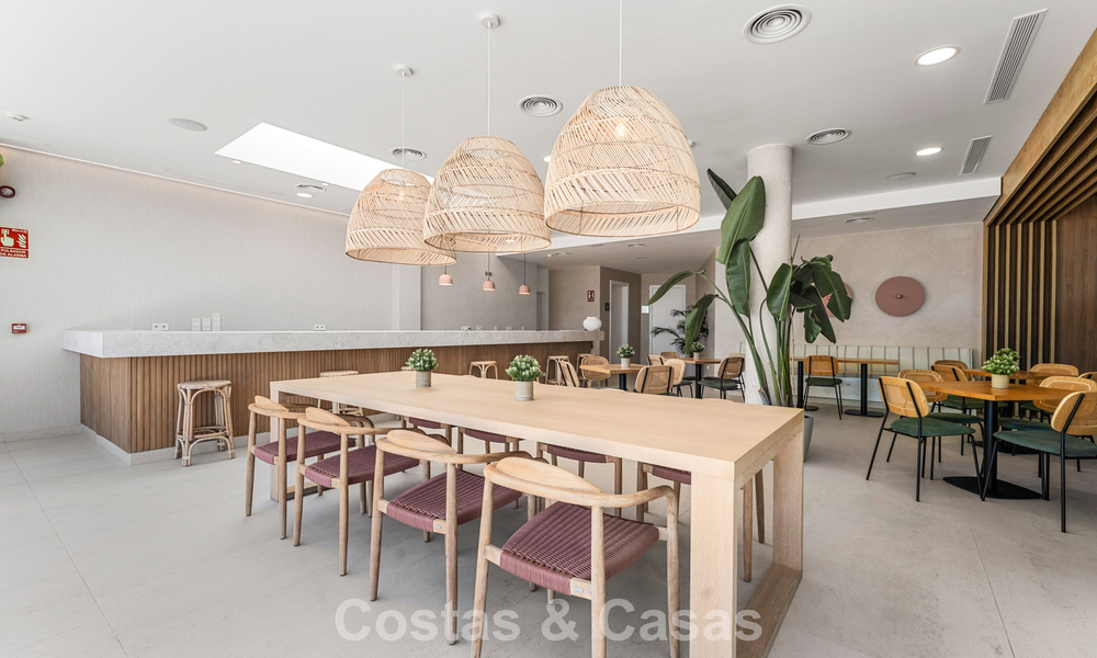 Moderno apartamento de 4 dormitorios, listo para entrar a vivir, en venta en un resort de lujo al este del centro de Marbella 797846