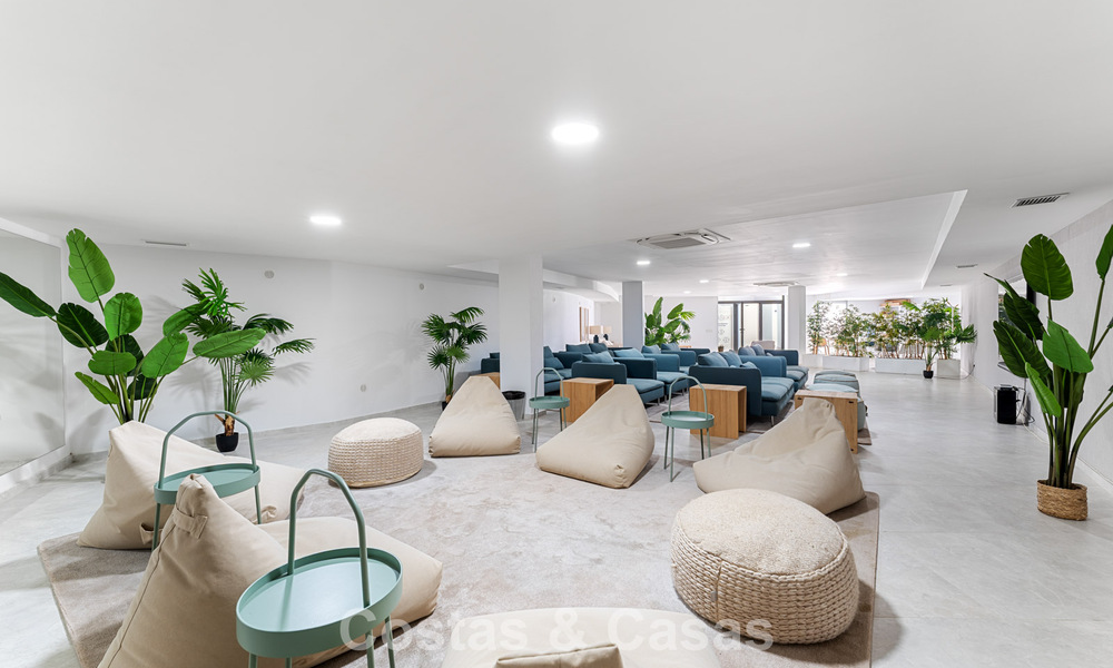 Moderno apartamento de 4 dormitorios, listo para entrar a vivir, en venta en un resort de lujo al este del centro de Marbella 797848