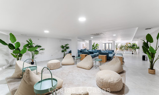 Moderno apartamento de 4 dormitorios, listo para entrar a vivir, en venta en un resort de lujo al este del centro de Marbella 797848 