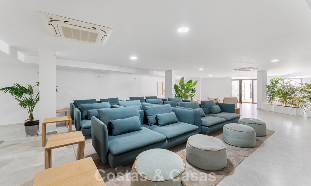 Moderno apartamento de 4 dormitorios, listo para entrar a vivir, en venta en un resort de lujo al este del centro de Marbella 797849