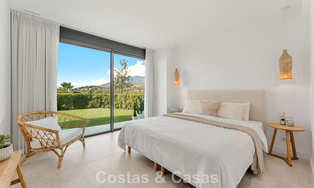 Moderno apartamento de 4 dormitorios, listo para entrar a vivir, en venta en un resort de lujo al este del centro de Marbella 797850