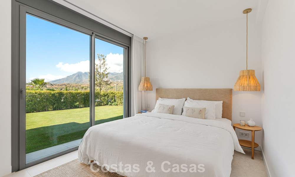 Moderno apartamento de 4 dormitorios, listo para entrar a vivir, en venta en un resort de lujo al este del centro de Marbella 797852