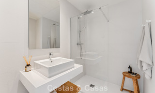 Moderno apartamento de 4 dormitorios, listo para entrar a vivir, en venta en un resort de lujo al este del centro de Marbella 797853 