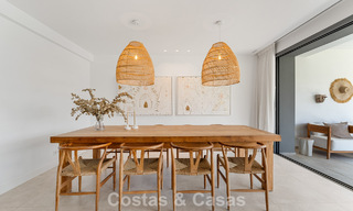 Moderno apartamento de 4 dormitorios, listo para entrar a vivir, en venta en un resort de lujo al este del centro de Marbella 797858 
