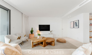 Moderno apartamento de 4 dormitorios, listo para entrar a vivir, en venta en un resort de lujo al este del centro de Marbella 797859 