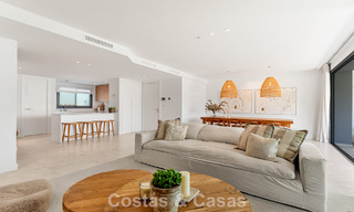 Moderno apartamento de 4 dormitorios, listo para entrar a vivir, en venta en un resort de lujo al este del centro de Marbella 797860 