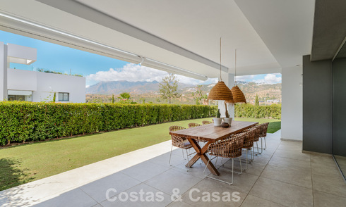 Moderno apartamento de 4 dormitorios, listo para entrar a vivir, en venta en un resort de lujo al este del centro de Marbella 797862