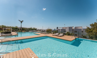 Moderno apartamento de 4 dormitorios, listo para entrar a vivir, en venta en un resort de lujo al este del centro de Marbella 797864 
