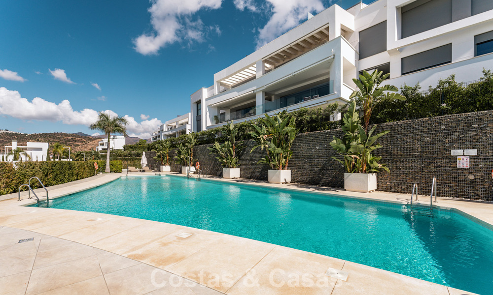 Moderno apartamento de 4 dormitorios, listo para entrar a vivir, en venta en un resort de lujo al este del centro de Marbella 797866