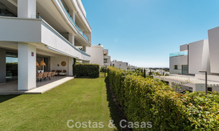 Moderno apartamento de 4 dormitorios, listo para entrar a vivir, en venta en un resort de lujo al este del centro de Marbella 797867 
