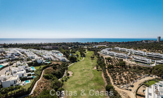 Moderno apartamento de 4 dormitorios, listo para entrar a vivir, en venta en un resort de lujo al este del centro de Marbella 797870 
