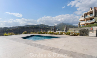 Apartamento moderno, listo para entrar a vivir en venta en un complejo de golf en las colinas de Marbella - Benahavís 787122 