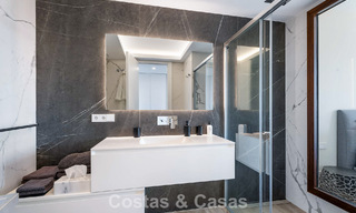 Apartamento moderno, listo para entrar a vivir en venta en un complejo de golf en las colinas de Marbella - Benahavís 787124 