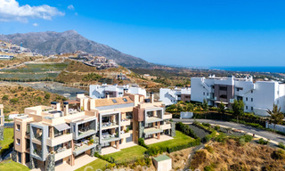 Apartamento moderno, listo para entrar a vivir en venta en un complejo de golf en las colinas de Marbella - Benahavís 787140 