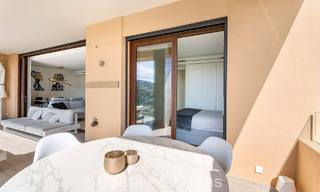 Apartamento moderno, listo para entrar a vivir en venta en un complejo de golf en las colinas de Marbella - Benahavís 787148 