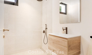 Villa de lujo lista para entrar a vivir con arquitectura contemporánea en venta a dos pasos de la playa, Marbella Este 787161 