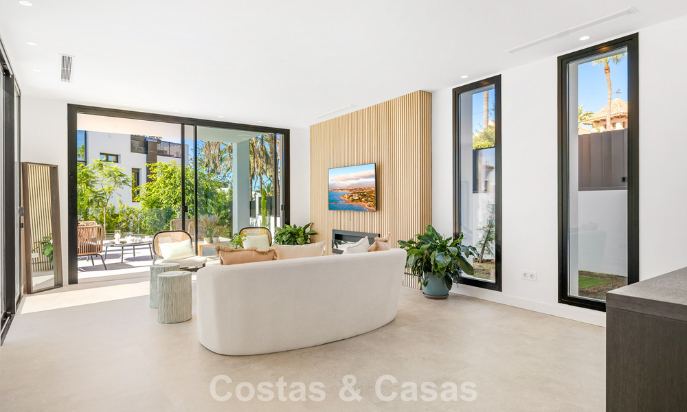 Villa de lujo lista para entrar a vivir con arquitectura contemporánea en venta a dos pasos de la playa, Marbella Este 787164