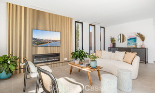 Villa de lujo lista para entrar a vivir con arquitectura contemporánea en venta a dos pasos de la playa, Marbella Este 787166 