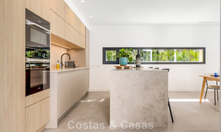 Villa de lujo lista para entrar a vivir con arquitectura contemporánea en venta a dos pasos de la playa, Marbella Este 787170 