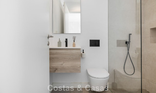 Villa de lujo lista para entrar a vivir con arquitectura contemporánea en venta a dos pasos de la playa, Marbella Este 787176 