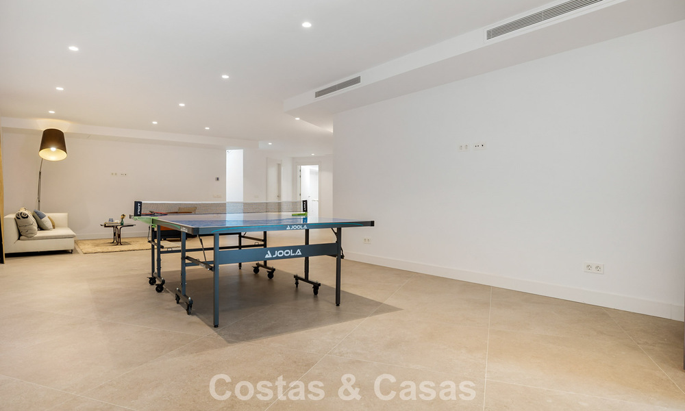 Villa de lujo lista para entrar a vivir con arquitectura contemporánea en venta a dos pasos de la playa, Marbella Este 787181