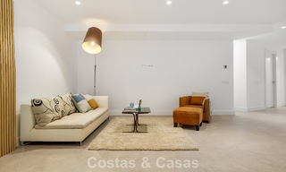 Villa de lujo lista para entrar a vivir con arquitectura contemporánea en venta a dos pasos de la playa, Marbella Este 787182 