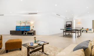 Villa de lujo lista para entrar a vivir con arquitectura contemporánea en venta a dos pasos de la playa, Marbella Este 787184 
