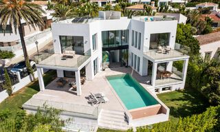 Villa de lujo lista para entrar a vivir con arquitectura contemporánea en venta a dos pasos de la playa, Marbella Este 787188 