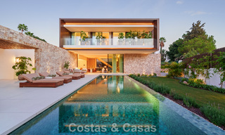 Villa de lujo de vanguardia en venta en una tranquila zona residencial de la Milla de Oro de Marbella 787209 