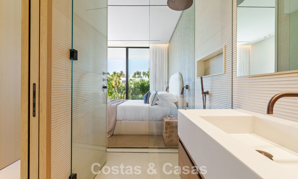 Villa de lujo de vanguardia en venta en una tranquila zona residencial de la Milla de Oro de Marbella 787217