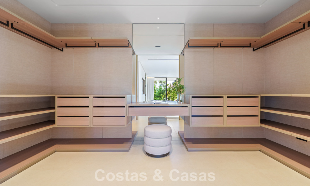 Villa de lujo de vanguardia en venta en una tranquila zona residencial de la Milla de Oro de Marbella 787229