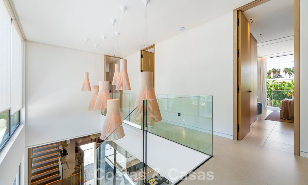 Villa de lujo de vanguardia en venta en una tranquila zona residencial de la Milla de Oro de Marbella 787231