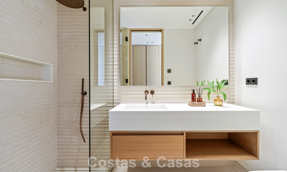 Villa de lujo de vanguardia en venta en una tranquila zona residencial de la Milla de Oro de Marbella 787233