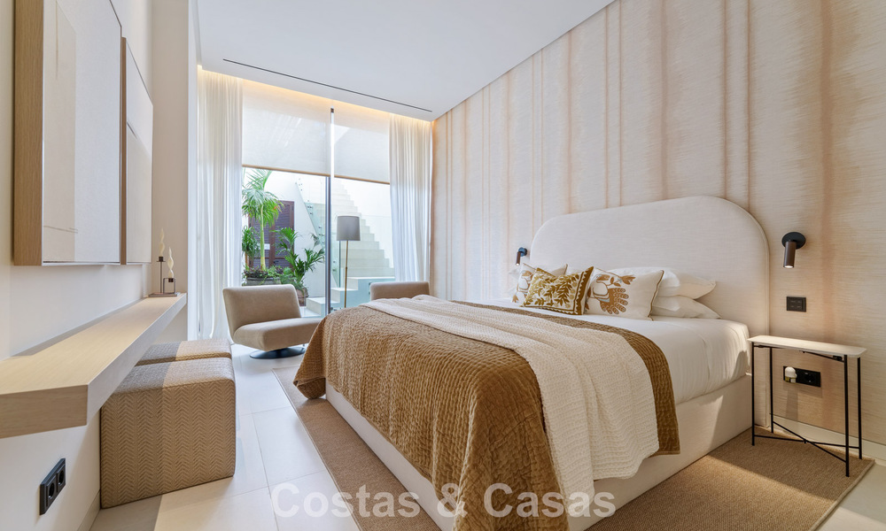 Villa de lujo de vanguardia en venta en una tranquila zona residencial de la Milla de Oro de Marbella 787244