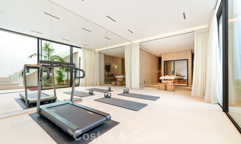 Villa de lujo de vanguardia en venta en una tranquila zona residencial de la Milla de Oro de Marbella 787245