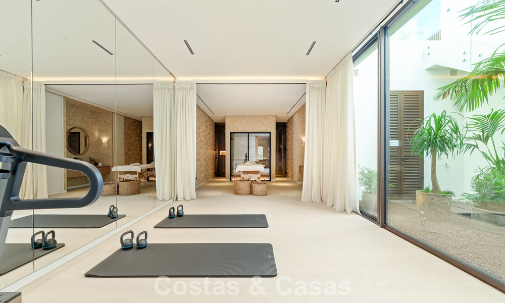 Villa de lujo de vanguardia en venta en una tranquila zona residencial de la Milla de Oro de Marbella 787246