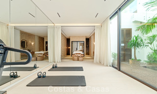 Villa de lujo de vanguardia en venta en una tranquila zona residencial de la Milla de Oro de Marbella 787246 