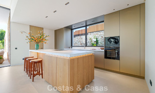 Villa de lujo de vanguardia en venta en una tranquila zona residencial de la Milla de Oro de Marbella 787250 