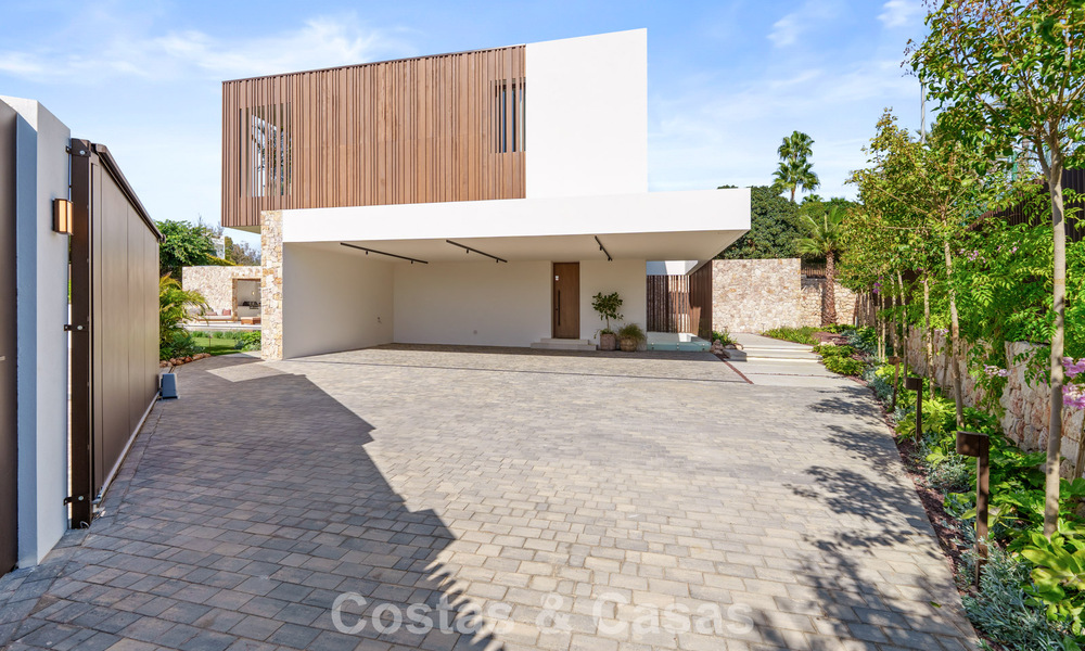 Villa de lujo de vanguardia en venta en una tranquila zona residencial de la Milla de Oro de Marbella 787256