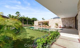 Villa de lujo de vanguardia en venta en una tranquila zona residencial de la Milla de Oro de Marbella 787257 