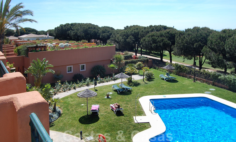 Apartamento en primera línea de golf con vistas espectaculares, en venta en Cabopino, Marbella - Costa del Sol 31606